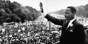 English: Martin Luther King Jr. addresses a crowd from the steps of the Lincoln Memorial where he delivered his famous, “I Have a Dream,” speech during the Aug. 28, 1963, march on Washington, D.C.