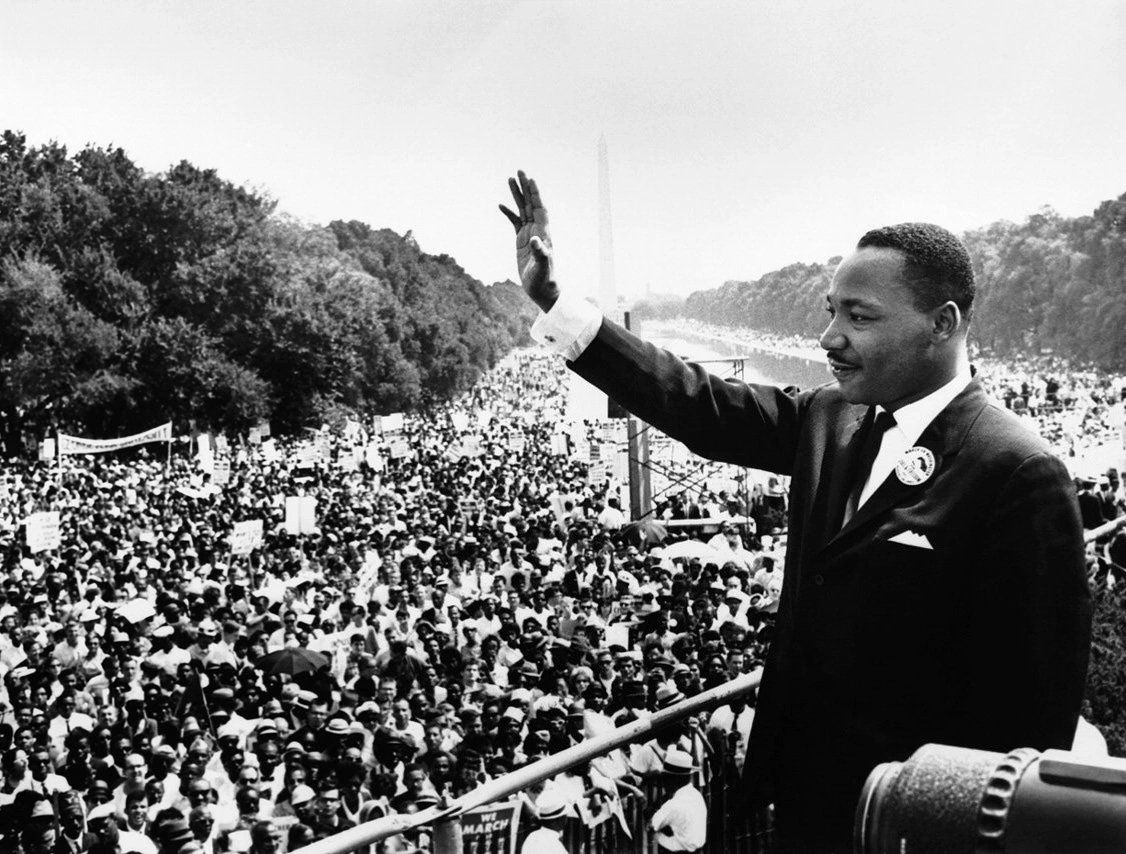 English: Martin Luther King Jr. addresses a crowd from the steps of the Lincoln Memorial where he delivered his famous, “I Have a Dream,” speech during the Aug. 28, 1963, march on Washington, D.C.